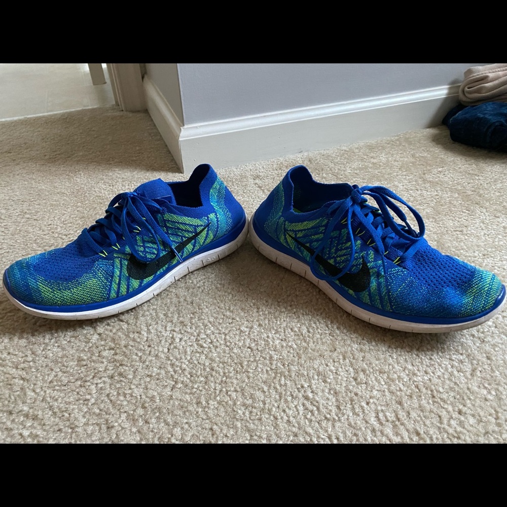 Mens Nike Flyknit- SIZE: MENS 9